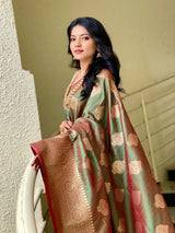 Vastravilla  Green Gold pallu Pure Soft Kanjiviram Silk Saree With Attached Blouse